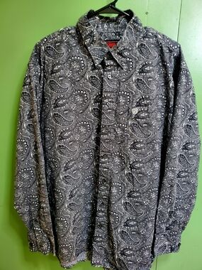 Men's Black Paisley Long-Sleeve Button-Down Shirt
